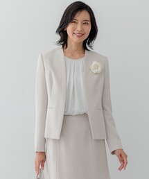 レディースのノーカラージャケット（ベージュ系）ファッション