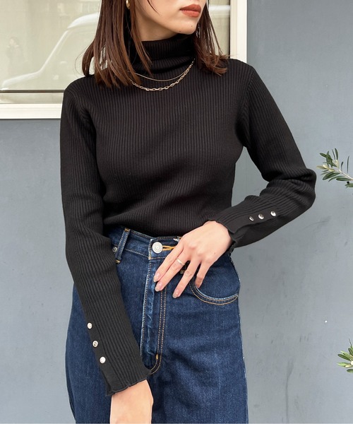 Chez toi(シェトワ)の「袖口ボタンリブタートルニット(ニット/セーター・レディース・オフホワイト/ブラック/ベージュ/アイボリー・FREE)」の7枚目の写真