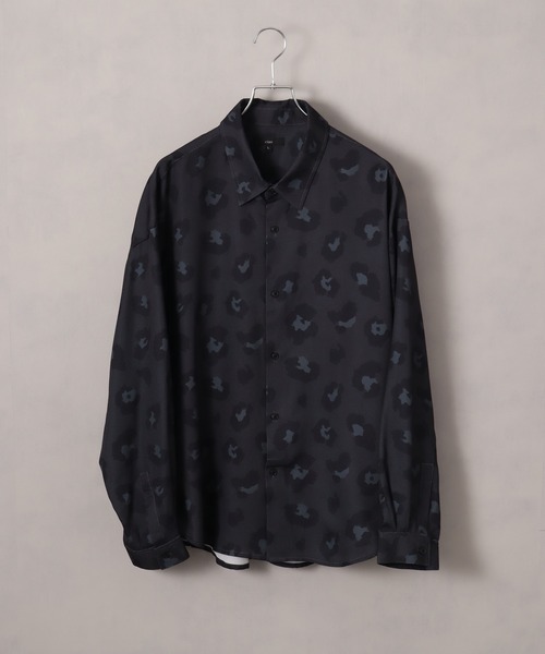 Art re A select（アトリエセレクト）の「Drape Georgette Whole Pattern Oversized Shirt/とろみドレープジョーゼット 総柄長袖オーバーサイズシャツ（シャツ/ブラウス・メンズ・ブルー系その他/ブラックミックス/ブラック系その他7/グレー系その他2/グレー系その他3/キャメル/ホワイト系その他3/ブラック系その他4/ブラック系その他6/ブラウン系その他3/ベージュ系その他2/ホワイト系その他/ベージュ系その他/ブラック系その他/ホワイト系その他2/ホワイト系その他4/ブラック系その他3/ブラック系その他5/ブラウン系その他2/ブラック系その他2/ブラウン系その他4/ブラウン系その他5/ブルー系その他2/グレー系その他/ブラウン系その他/ホワイト×ブルー/ブラック×レッド/ホワイト系その他6/ベージュ×ブラック/ホワイト系その他7/ダークブラック/ホワイト系その他5/ブラック×ホワイト/ブラック×ブラック/ブラック×グレー/ブラック系/グレー系その他4/ブラック系1/ブラック系3/ブラック系2/ブラック系4/ホワイト系/ホワイト系1/ホワイト系2/ブラウン系その他6/オリーブ系/ダークベージュ/ベージュ系その他3/ブラウン系その他7/スミクロ/ブラック×カーキ/グレー系その他5・M/L）」の19枚目の写真