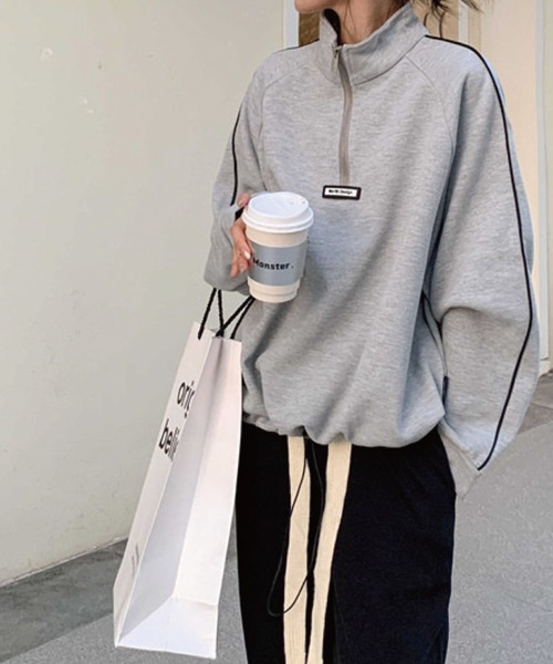 meJane（ミージェーン）の「バイカラーラインハーフジップアップ裏起毛スウェットトレーナー（スウェット・レディース・ホワイト/ブラック/グレイッシュベージュ/グレー・FREE）」の4枚目の写真