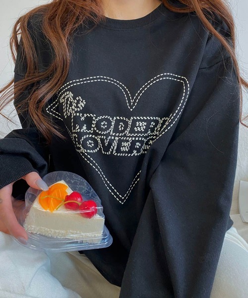 Dalfwin(ダールフィン)の「2023AW 秋冬新作 韓国ファッション 裏起毛なし MODERNハートプリントスウェット スウェット トレーナー カットソー トップス(スウェット・レディース・ブラック/グレー系その他・FREE)」の1枚目の写真