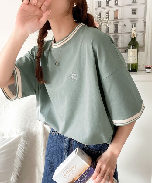 Java（ジャバ）の「《JaVa ジャバコラボ》夏に大活躍！大人のこなれカジュアル。綿100%シルケット 配色刺繍 オーバーサイズ シンプル半袖Tシャツ（Tシャツ/カットソー・レディース・オフホワイト/アイボリー/グレイッシュベージュ/ネイビー/グリーン/ブラック/ホワイト×ブラック/ブルー/ピンク・MEDIUM/LARGE/SMALL/X-LARGE）」の10枚目の写真