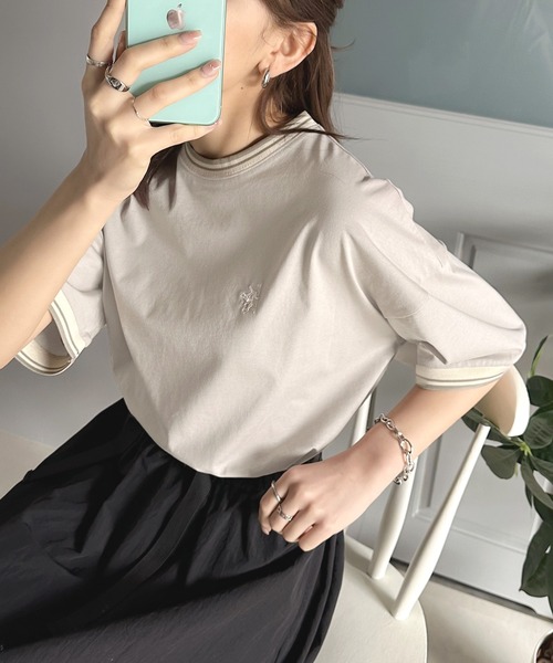 Java（ジャバ）の「《JaVa ジャバコラボ》夏に大活躍！大人のこなれカジュアル。綿100%シルケット 配色刺繍 オーバーサイズ シンプル半袖Tシャツ（Tシャツ/カットソー・レディース・オフホワイト/アイボリー/グレイッシュベージュ/ネイビー/グリーン/ブラック/ホワイト×ブラック/ブルー/ピンク・MEDIUM/LARGE/SMALL/X-LARGE）」の14枚目の写真