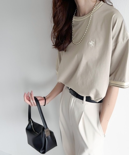 Java（ジャバ）の「《JaVa ジャバコラボ》夏に大活躍！大人のこなれカジュアル。綿100%シルケット 配色刺繍 オーバーサイズ シンプル半袖Tシャツ（Tシャツ/カットソー・レディース・オフホワイト/アイボリー/グレイッシュベージュ/ネイビー/グリーン/ブラック/ホワイト×ブラック/ブルー/ピンク・MEDIUM/LARGE/SMALL/X-LARGE）」の13枚目の写真