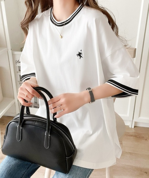 Java（ジャバ）の「《JaVa ジャバコラボ》夏に大活躍！大人のこなれカジュアル。綿100%シルケット 配色刺繍 オーバーサイズ シンプル半袖Tシャツ（Tシャツ/カットソー・レディース・オフホワイト/アイボリー/グレイッシュベージュ/ネイビー/グリーン/ブラック/ホワイト×ブラック/ブルー/ピンク・MEDIUM/LARGE/SMALL/X-LARGE）」の20枚目の写真