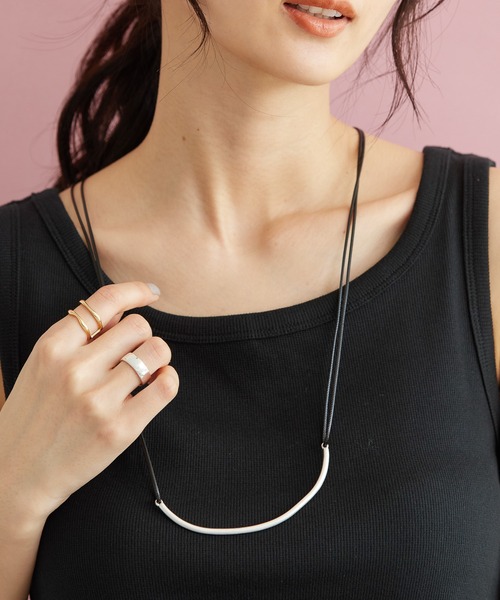 AMERICAN HOLIC（アメリカンホリック）の「ハーフメタルチョーカーネックレス（ネックレス・レディース・ゴールド/シルバー・FREE）」の2枚目の写真