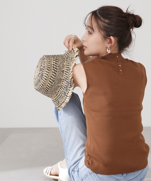 N.（N. Natural Beauty Basic）（エヌエヌナチュラルビューティーベーシック）の「◆総針ボトルネックノースリーブニット（ニット/セーター・レディース・ブラック/オレンジ/ブルー/オフホワイト/チョコ・MEDIUM）」の4枚目の写真