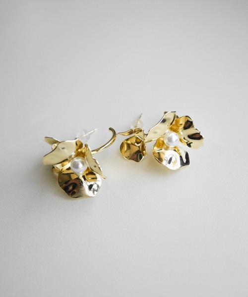 My shawty(マイシャウティー)の「flower motif pierce(ピアス(両耳用)・レディース・ゴールド・FREE)」の1枚目の写真