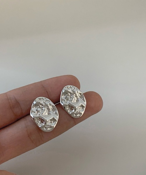 LYEON（リヨン）の「プレートピアス（ピアス（両耳用）・レディース・シルバー/ゴールド・FREE）」の2枚目の写真