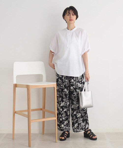 DRESKIP(ドレスキップ)の「◆コーデの主役!袖リボン バンドカラービッグシャツ(シャツ/ブラウス・レディース・オフホワイト/ネイビー系2/パープル系2/ブラック系1・00)」の5枚目の写真