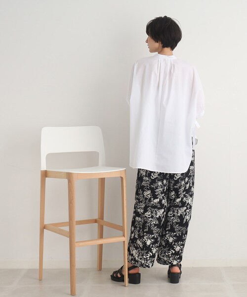 DRESKIP(ドレスキップ)の「◆コーデの主役!袖リボン バンドカラービッグシャツ(シャツ/ブラウス・レディース・オフホワイト/ネイビー系2/パープル系2/ブラック系1・00)」の7枚目の写真