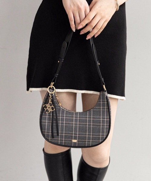 Chico（チコ）の「パイピングホーボーショルダーバッグ（ショルダーバッグ・レディース・ベージュ系その他2/グレー系その他2/ベージュ・FREE）」の2枚目の写真