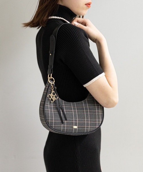 Chico（チコ）の「パイピングホーボーショルダーバッグ（ショルダーバッグ・レディース・ベージュ系その他2/グレー系その他2/ベージュ・FREE）」の4枚目の写真