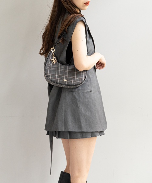 Chico（チコ）の「パイピングホーボーショルダーバッグ（ショルダーバッグ・レディース・ベージュ系その他2/グレー系その他2/ベージュ・FREE）」の6枚目の写真