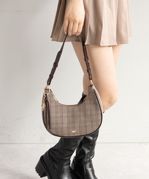 Chico（チコ）の「パイピングホーボーショルダーバッグ（ショルダーバッグ・レディース・ベージュ系その他2/グレー系その他2/ベージュ・FREE）」の13枚目の写真