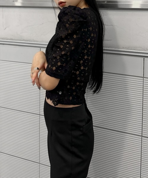 LVEU.(ラブユ.)の「Puff shoulder short sleeve lace tops / パフショルダーショートスリーブレーストップス(Tシャツ/カットソー・レディース・ブラック/ホワイト・FREE)」の14枚目の写真