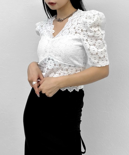 LVEU.(ラブユ.)の「Puff shoulder short sleeve lace tops / パフショルダーショートスリーブレーストップス(Tシャツ/カットソー・レディース・ブラック/ホワイト・FREE)」の5枚目の写真