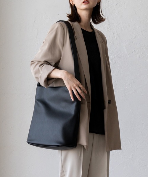 台湾 セメ S'AIME Jennie ベルトバックル ショルダーバッグ(S) 台湾 セメ S'AIME Jennie ベルトバックル ショルダーバッグ(S