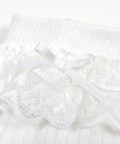 BeBe Petits Pois Vert（ベベプチポワヴェール）の「【店舗限定】ハート柄レースリボンソックス(15~24cm)（ソックス/靴下・キッズ・ホワイト/ブラック・L/XL/M）」の6枚目の写真