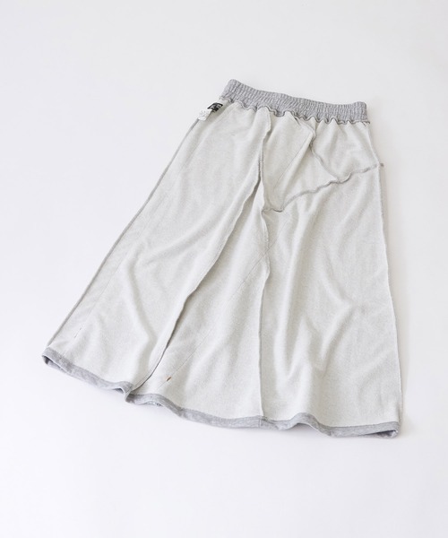 CUBE SUGAR（キューブシュガー）の「デニム×裏毛スウェットリメイク風切替ロングスカート（デニムスカート・レディース・ブラック/グレー・M）」の20枚目の写真