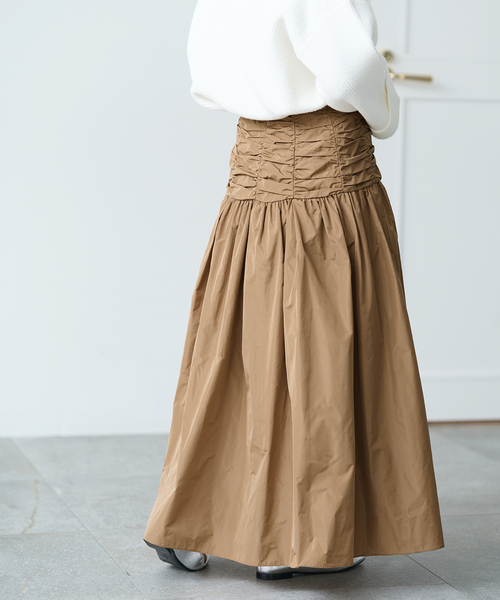 IENA(イエナ)の「ギャザーデザインタフタスカート(スカート・レディース・キャメル/ブラック・38/36)」の1枚目の写真