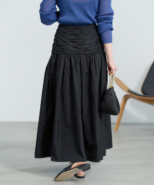 IENA(イエナ)の「ギャザーデザインタフタスカート(スカート・レディース・キャメル/ブラック・38/36)」の6枚目の写真