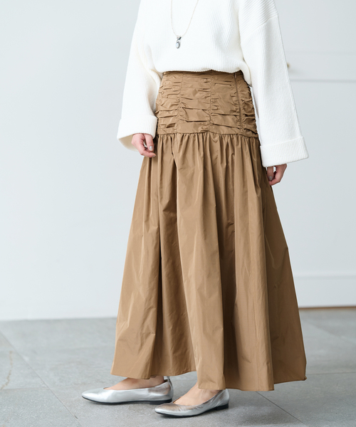 IENA(イエナ)の「ギャザーデザインタフタスカート(スカート・レディース・キャメル/ブラック・38/36)」の22枚目の写真