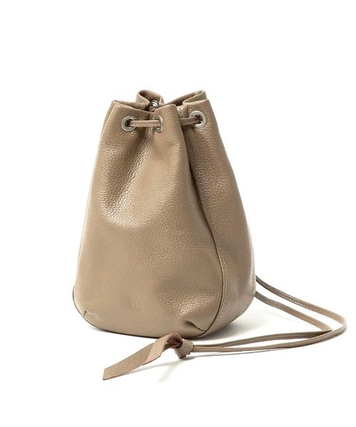 hobo(ホーボー)の「HOBO/ホーボー DRAWSTRING POUCH SHRINK LEATHER ドローストリングポーチ シュリンクレザー(ハンドバッグ・メンズ・グレー・ONE SIZE)」の5枚目の写真