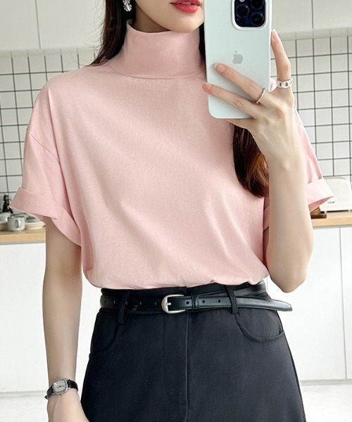 COCOMOMO(ココモモ)の「【選べる2タイプ×カラー展開あり】 半袖Tシャツ ハイネック モックネック Tシャツ カットソー スリット 半袖 夏服(Tシャツ/カットソー・レディース・ライトイエロー/ホワイト×ブラック/ブラック×ホワイト/ライトブラウン/ピンク/グレー/ブラック/ライトブルー/ホワイト/パープル・M/L)」の10枚目の写真