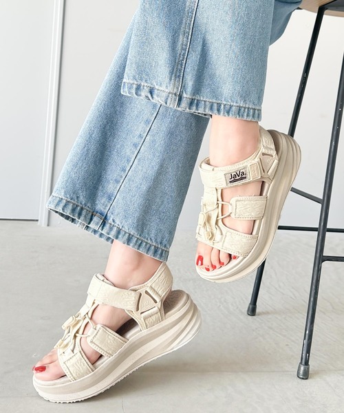Java（ジャバ）の「《Javaジャバコラボ》足元からお洒落をアップデート♪ベルクログルカ風厚底サンダル ストラップあり（サンダル・レディース・アイボリー/ブラック・24.5cm/23.5cm/22.5cm/25.5cm）」の16枚目の写真