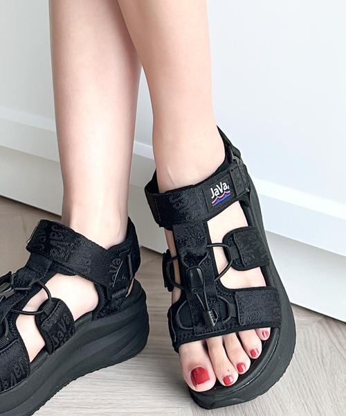 Java（ジャバ）の「《Javaジャバコラボ》足元からお洒落をアップデート♪ベルクログルカ風厚底サンダル ストラップあり（サンダル・レディース・アイボリー/ブラック・24.5cm/23.5cm/22.5cm/25.5cm）」の4枚目の写真