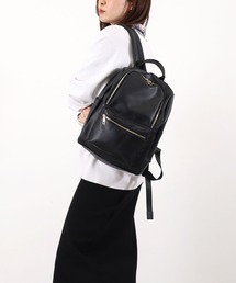 フェイクレザー１０ポケットミディアムサイズリュック／Ａ４対応