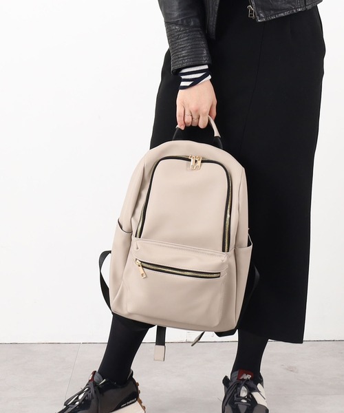 COOCO（クーコ）の「フェイクレザー１０ポケットミディアムサイズリュック／Ａ４対応（バックパック/リュック・レディース・ライトグレー/ブラック・9）」の17枚目の写真