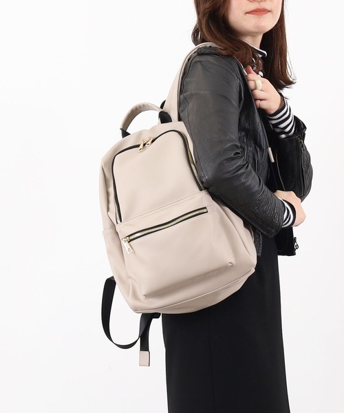 COOCO（クーコ）の「フェイクレザー１０ポケットミディアムサイズリュック／Ａ４対応（バックパック/リュック・レディース・ライトグレー/ブラック・9）」の16枚目の写真