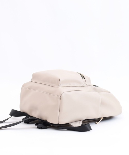 COOCO（クーコ）の「フェイクレザー１０ポケットミディアムサイズリュック／Ａ４対応（バックパック/リュック・レディース・ライトグレー/ブラック・9）」の18枚目の写真