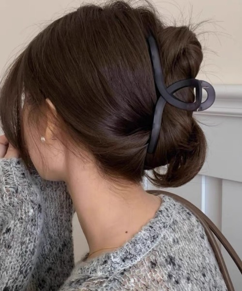 E&C closet…（イーアンドシークローゼット）の「マットカラーヘアクリップ（バレッタ/ヘアクリップ・レディース・ブラック/ブラウン・FREE）」の2枚目の写真