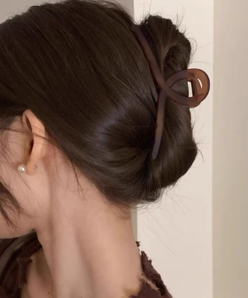 E&C closet…（イーアンドシークローゼット）の「マットカラーヘアクリップ（バレッタ/ヘアクリップ・レディース・ブラック/ブラウン・FREE）」の5枚目の写真