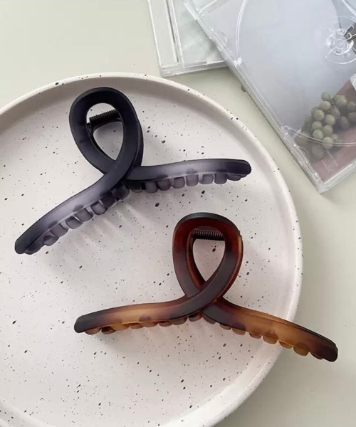 E&C closet…（イーアンドシークローゼット）の「マットカラーヘアクリップ（バレッタ/ヘアクリップ・レディース・ブラック/ブラウン・FREE）」の16枚目の写真