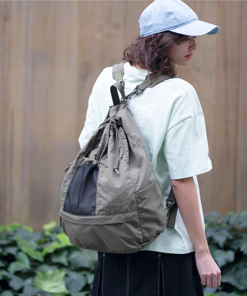 BEN DAVIS（ベンデイビス）の「《BEN DAVIS》NYLON DRAW STRING DAYPACK（バックパック/リュック・レディース・オフホワイト/ブラック/グリーン/ベージュ・FREE）」の4枚目の写真