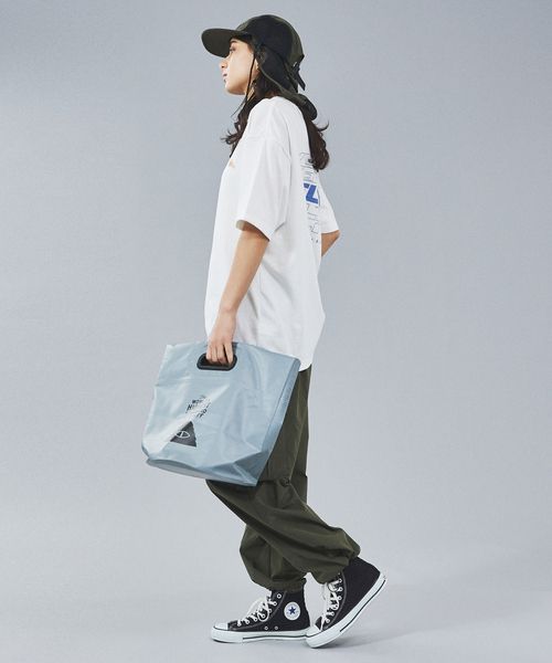 POLeR(ポーラー)の「【POLeR/ポーラー】 HIGH&DRY TPU EAZY BAG /トートバッグ(トートバッグ・メンズ・グレー/ブラック/ベージュ/オレンジ・フリー)」の6枚目の写真