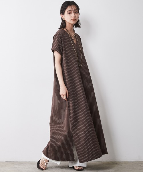 CHIC STYLE(シックスタイル)の「<大きいサイズ>ストライプフレンチスリーブVネックマキシワンピース シックスタイル(ワンピース・レディース・ホワイト系/ブラウン系・5L/4L/3L/LL/L)」の2枚目の写真