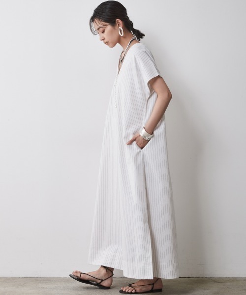 CHIC STYLE(シックスタイル)の「<大きいサイズ>ストライプフレンチスリーブVネックマキシワンピース シックスタイル(ワンピース・レディース・ホワイト系/ブラウン系・5L/4L/3L/LL/L)」の19枚目の写真