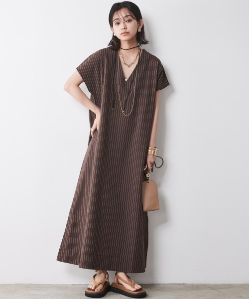 CHIC STYLE(シックスタイル)の「<大きいサイズ>ストライプフレンチスリーブVネックマキシワンピース シックスタイル(ワンピース・レディース・ホワイト系/ブラウン系・5L/4L/3L/LL/L)」の3枚目の写真