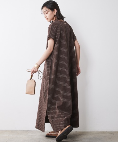 CHIC STYLE(シックスタイル)の「<大きいサイズ>ストライプフレンチスリーブVネックマキシワンピース シックスタイル(ワンピース・レディース・ホワイト系/ブラウン系・5L/4L/3L/LL/L)」の6枚目の写真