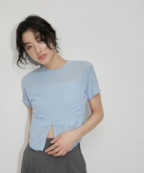 ADAM ET ROPE'（アダムエロペ）の「【洗える・ストレッチ・サステナブル】コルセットTシャツ（Tシャツ/カットソー・レディース・ブラック/ホワイト/サックスブルー・FREE）」の3枚目の写真