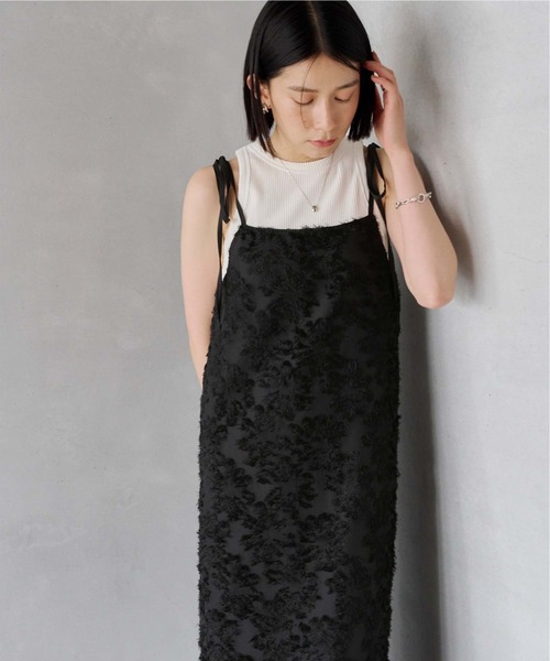 titivate（ティティベイト）の「フラワーフリンジキャミソールワンピース（ワンピース・レディース・オフホワイト/ブラック・M）」の12枚目の写真