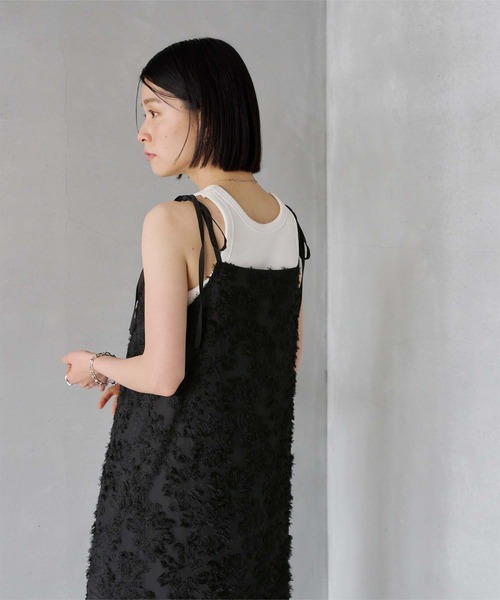 titivate（ティティベイト）の「フラワーフリンジキャミソールワンピース（ワンピース・レディース・オフホワイト/ブラック・M）」の15枚目の写真