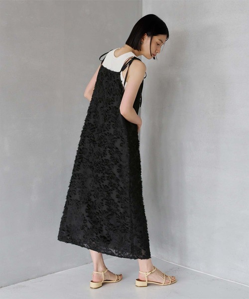 titivate（ティティベイト）の「フラワーフリンジキャミソールワンピース（ワンピース・レディース・オフホワイト/ブラック・M）」の9枚目の写真