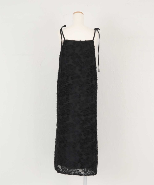 titivate（ティティベイト）の「フラワーフリンジキャミソールワンピース（ワンピース・レディース・オフホワイト/ブラック・M）」の7枚目の写真