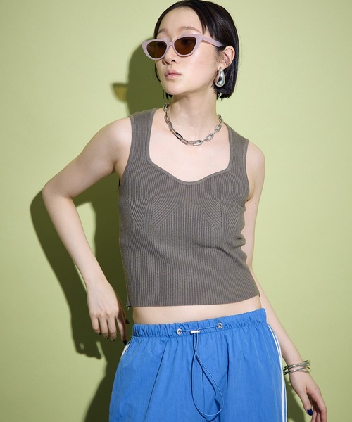 uyu.(ウユ)の「Square Neck Knit Tank Top / スクエアネックニットタンクトップ【uyu./ウユ】(タンクトップ・レディース・ホワイト/ブルー/ブラウン/レッド・FREE)」の2枚目の写真